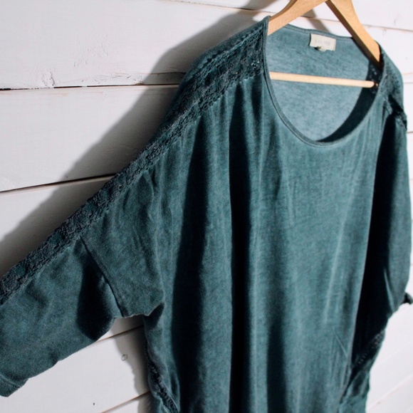 Black Swan Slouchy Shirt - Picture 3 of 8